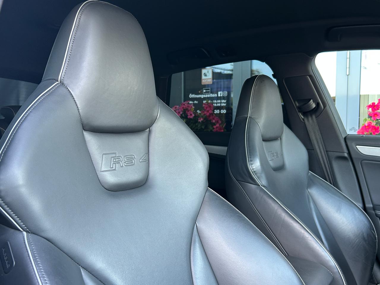 Audi RS4 Avant 4.2 FSi V8 quattro