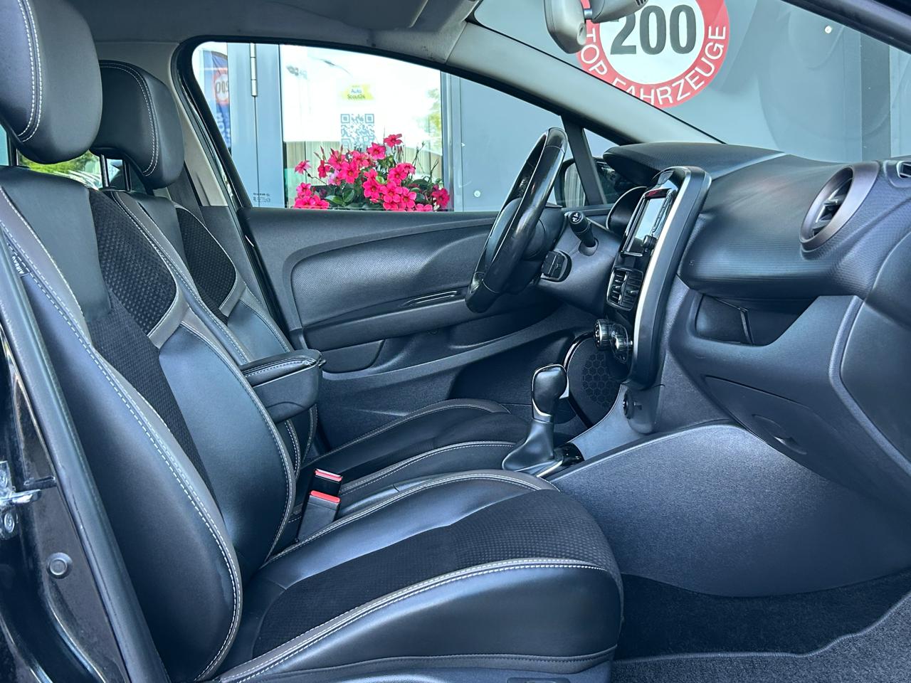 Renault Clio 1.2 16V T Swiss Edition