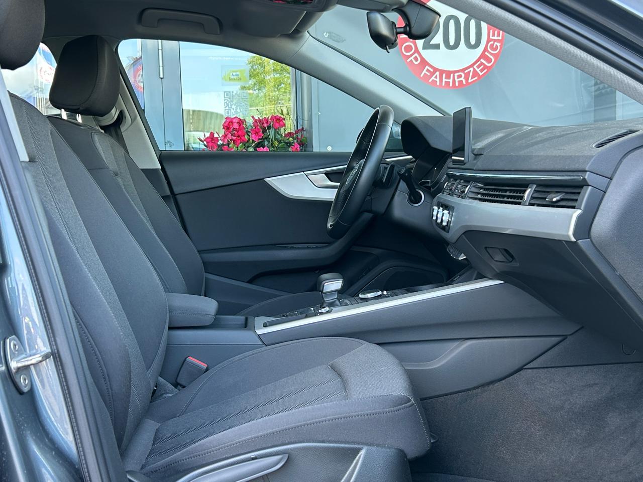 Audi A4 Avant 40 TFSi S line
