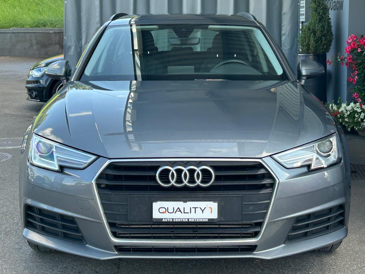 Audi A4 Avant 40 TFSi S line