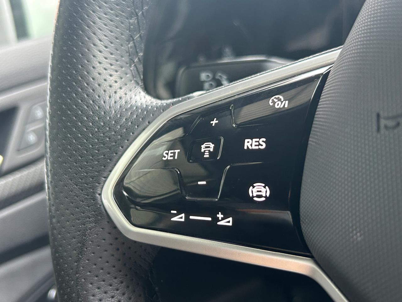 VW Golf VIII 1.5 TSi ACT R-Line
