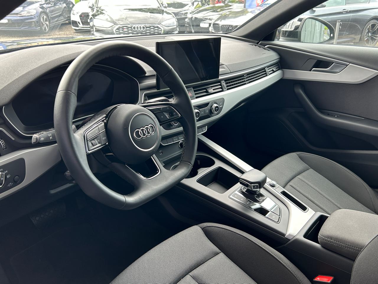 Audi A4 30 TDi S line