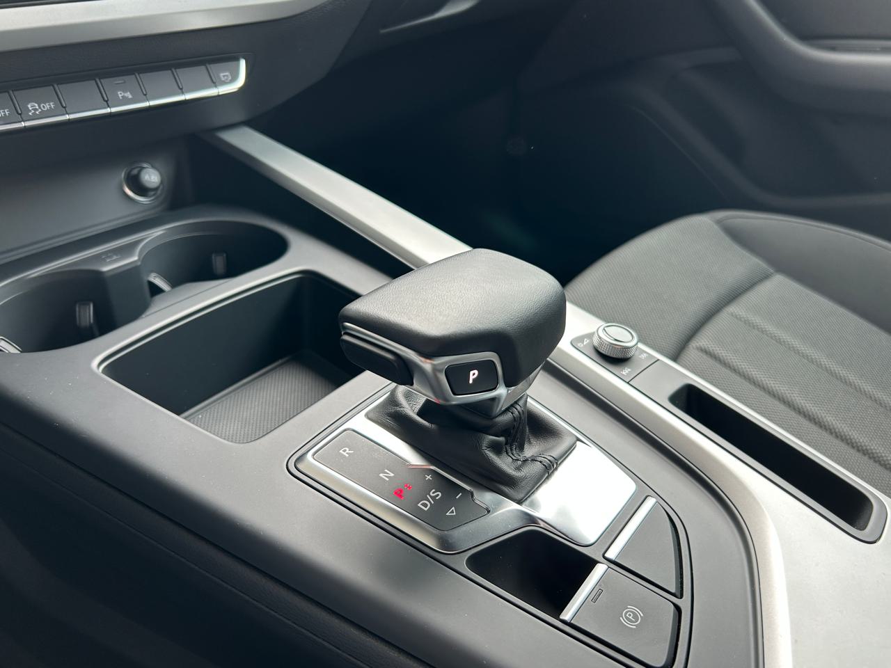 Audi A4 30 TDi S line