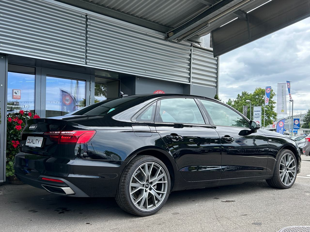 Audi A4 30 TDi S line