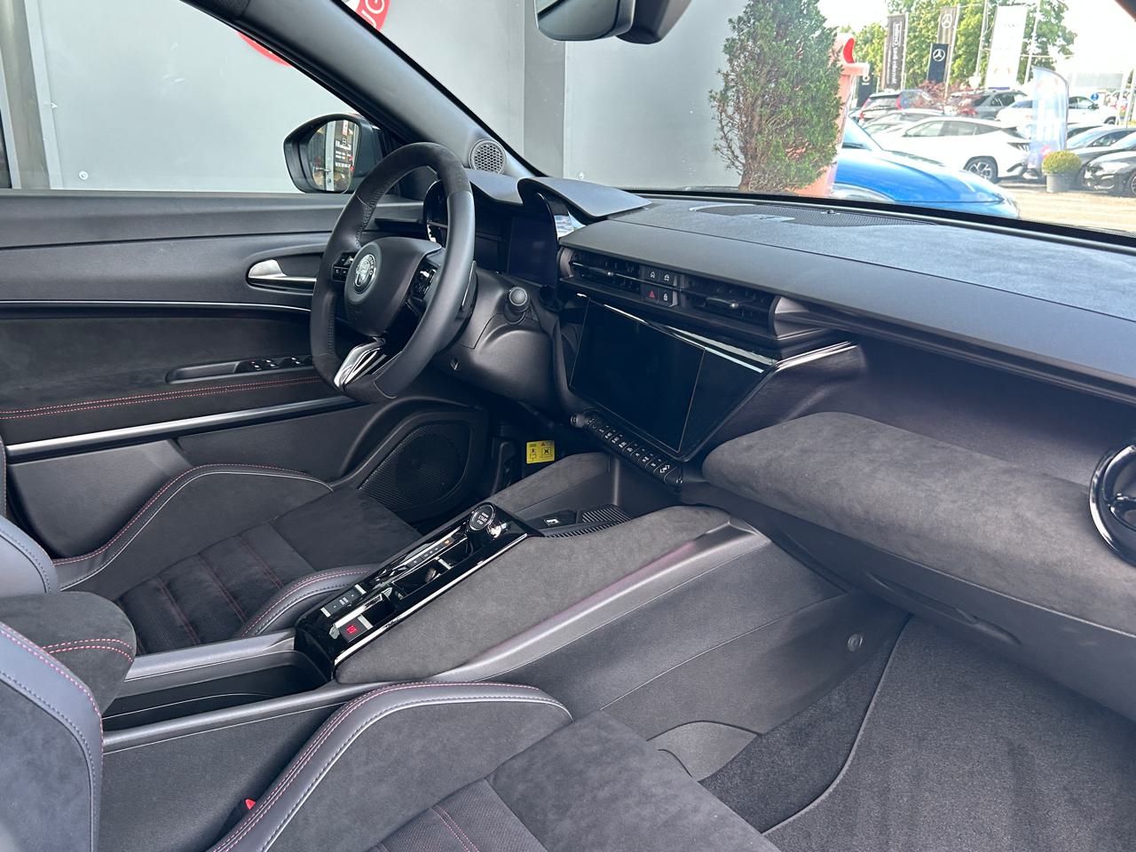 Alfa Romeo Junior 1.2 48V Hybrid Q4 *Sport Speciale*