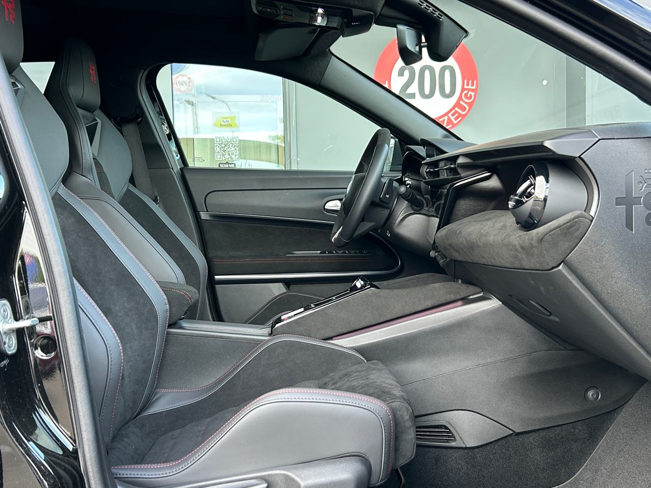 Alfa Romeo Junior 1.2 48V Hybrid Q4 *Sport Speciale*