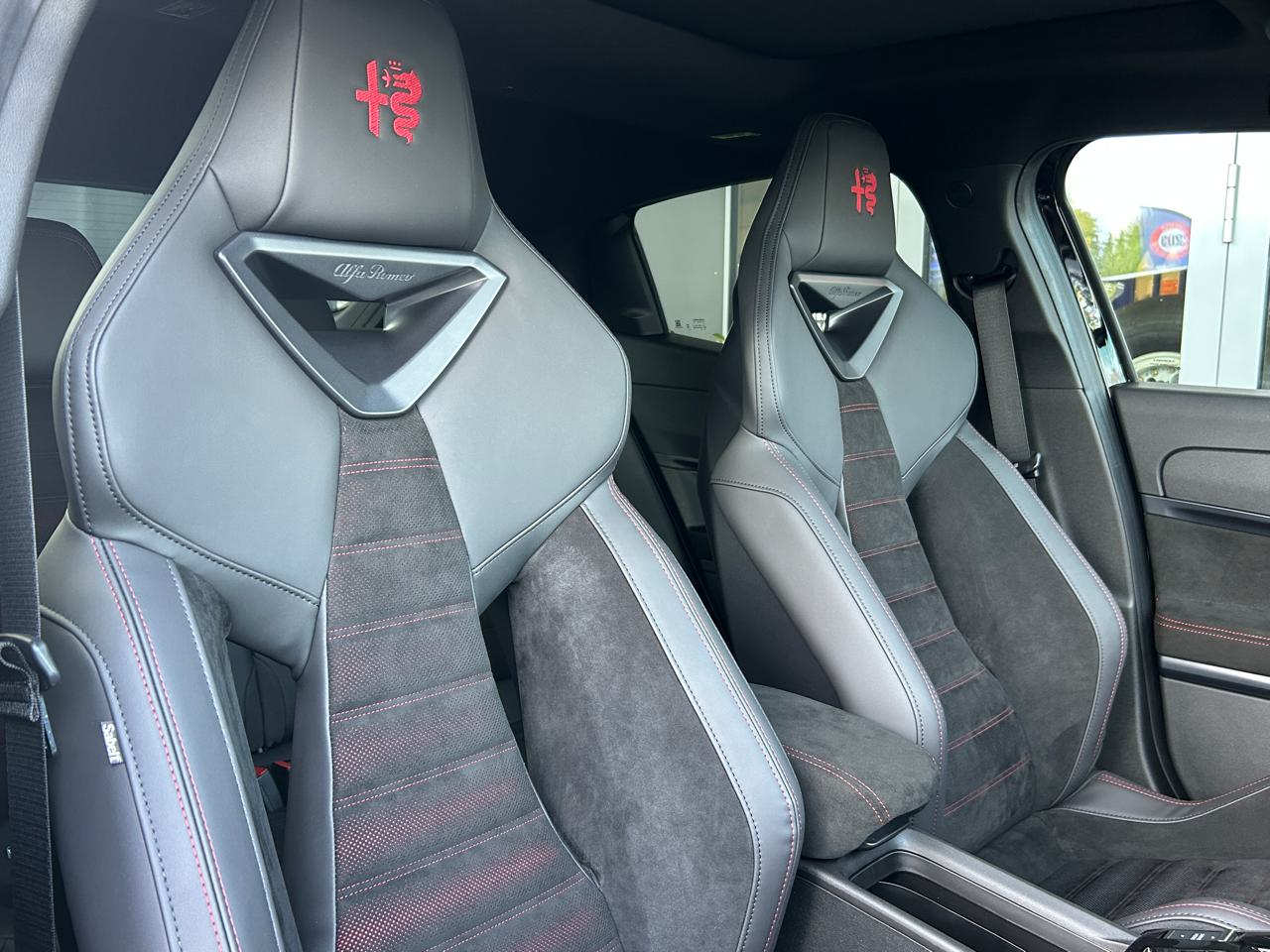 Alfa Romeo Junior 1.2 48V Hybrid Q4 *Sport Speciale*