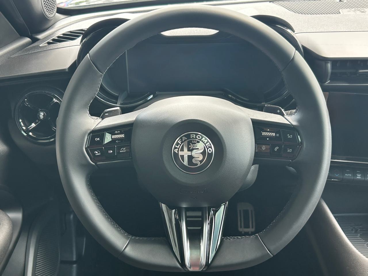 Alfa Romeo Junior 1.2 48V Hybrid Q4 Pack Tech Sky