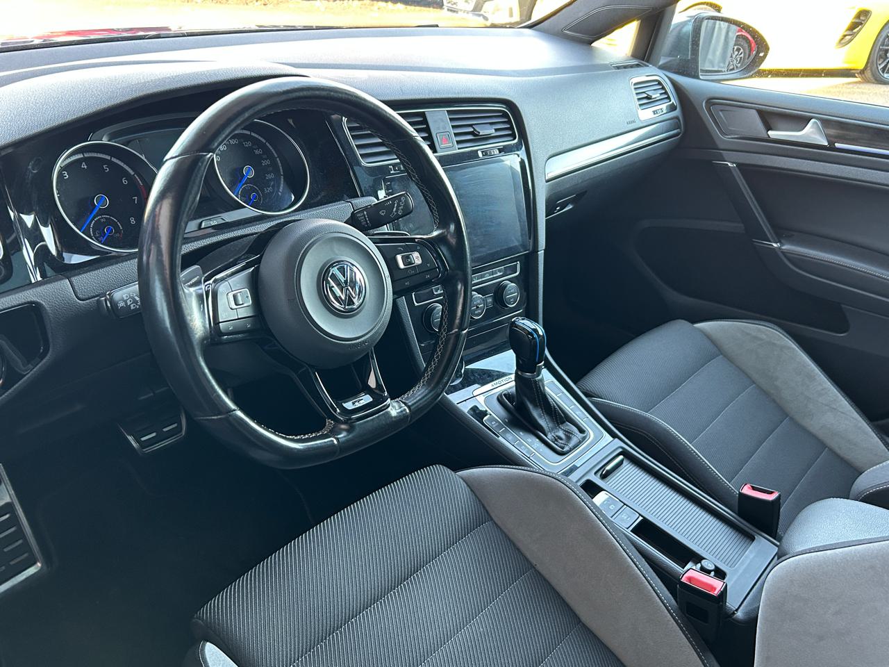 VW Golf VII Variant 2.0 TSi R 4Motion