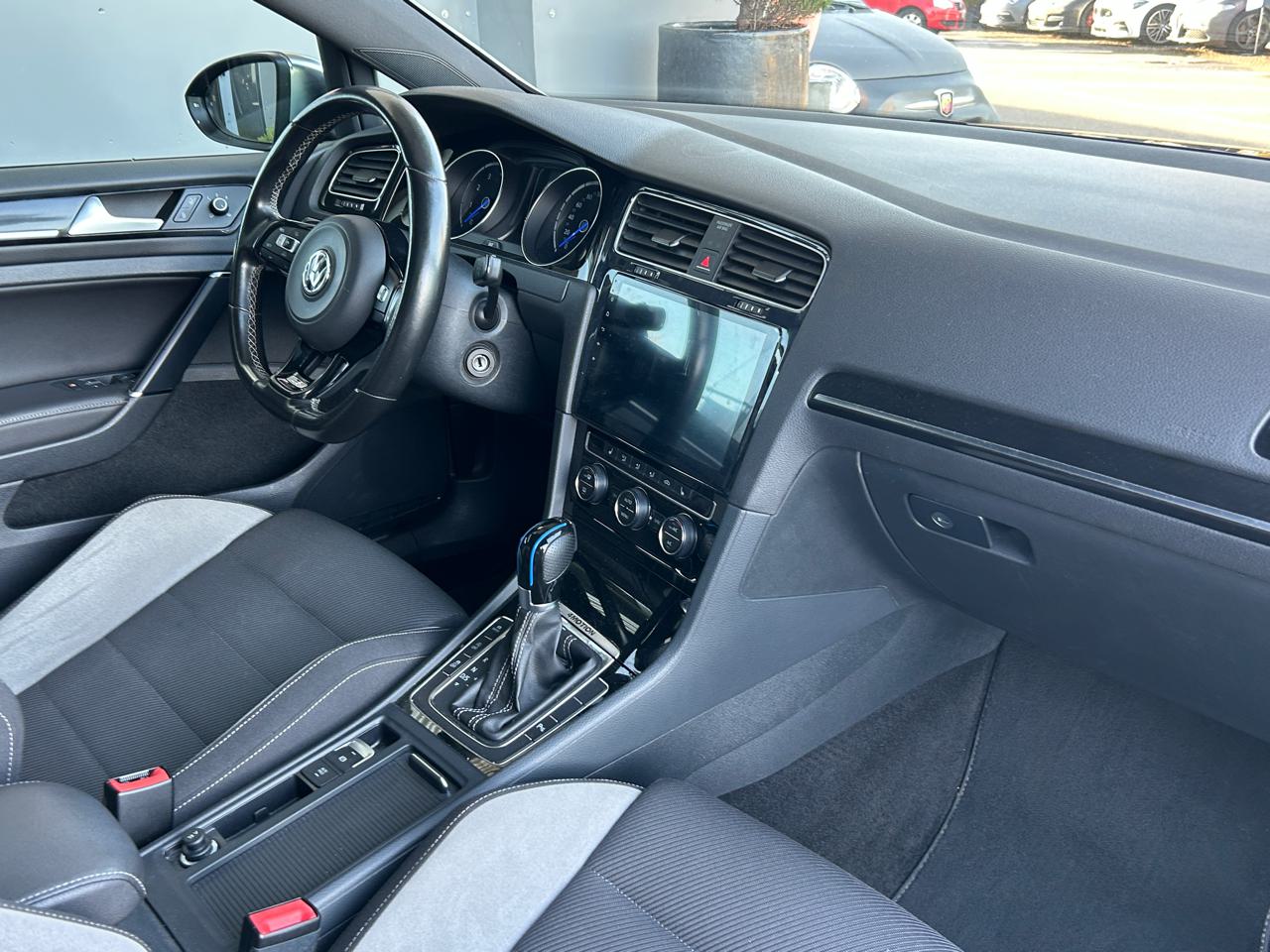 VW Golf VII Variant 2.0 TSi R 4Motion