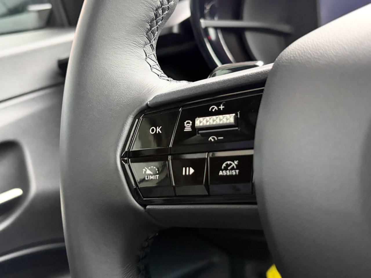 Alfa Romeo Junior 1.2 48V Hybrid Q4 Pack Tech Sky