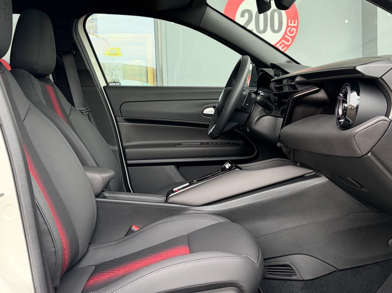 Alfa Romeo Junior 1.2 48V Hybrid Q4 Pack Tech Sky