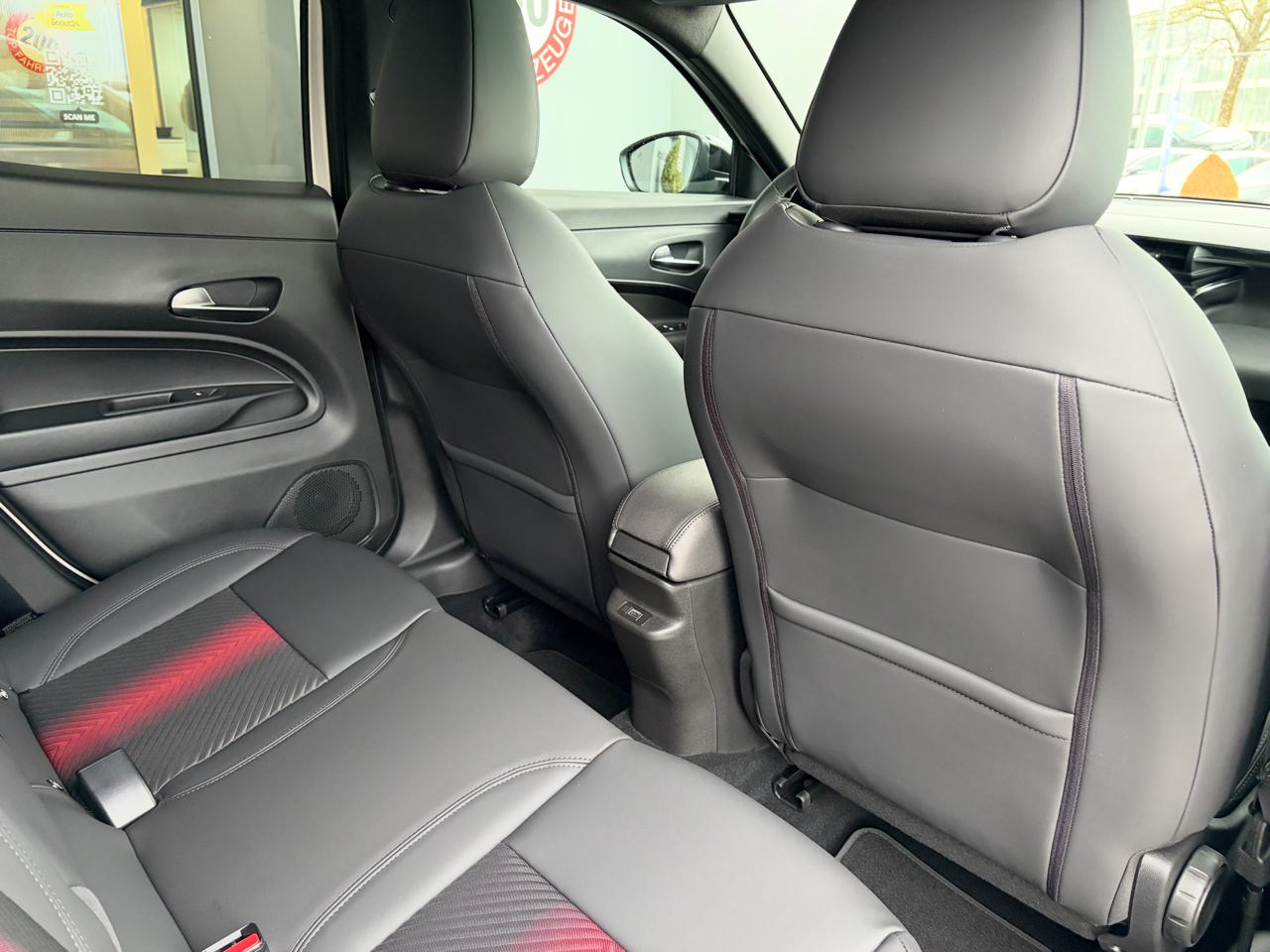 Alfa Romeo Junior 1.2 48V Hybrid Q4 Pack Tech Sky