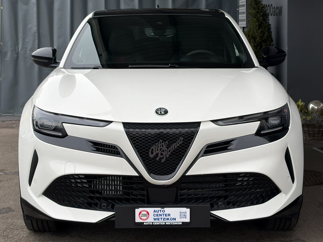 Alfa Romeo Junior 1.2 48V Hybrid Q4 Pack Tech Sky