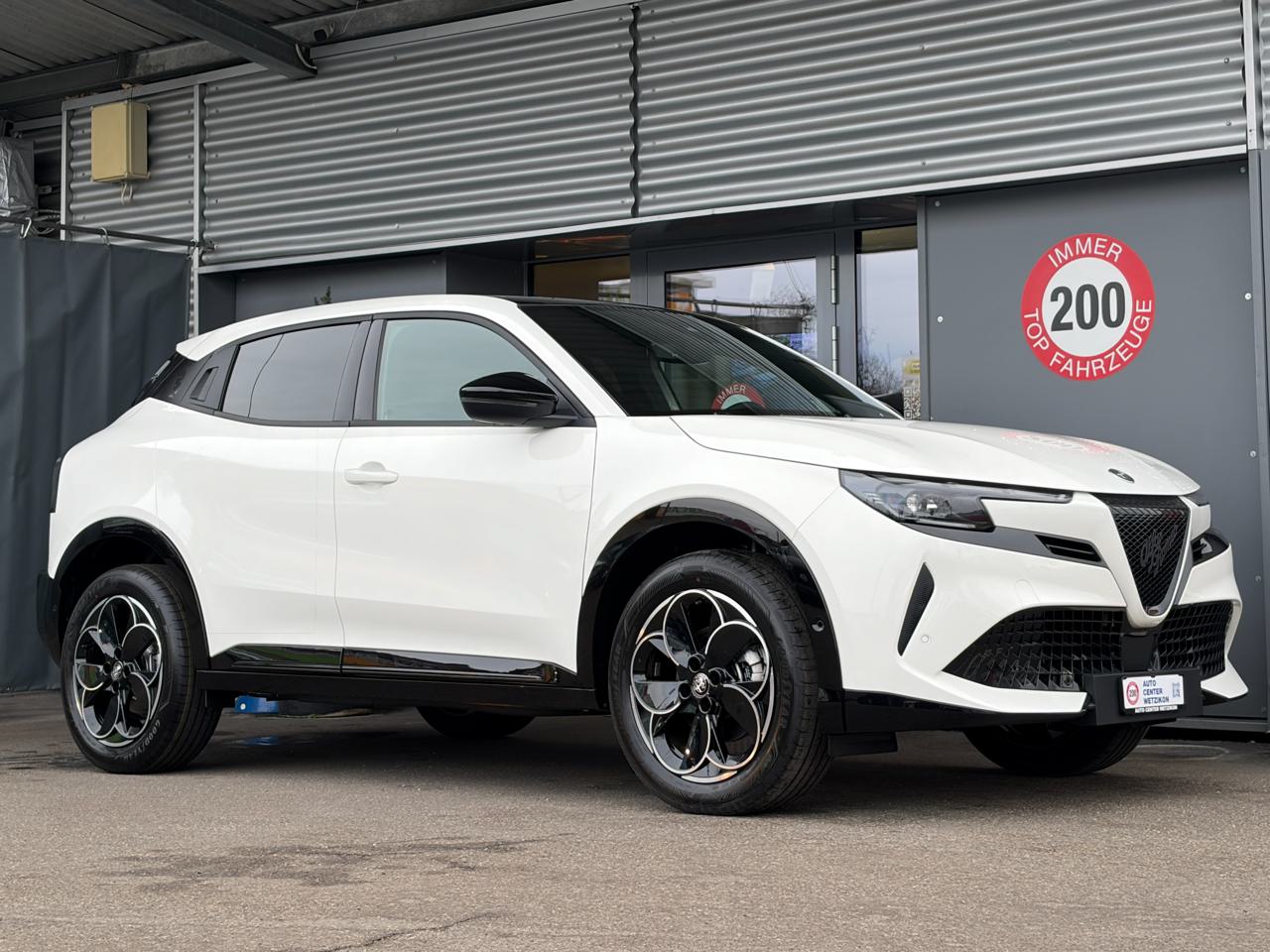 Alfa Romeo Junior 1.2 48V Hybrid Q4 Pack Tech Sky