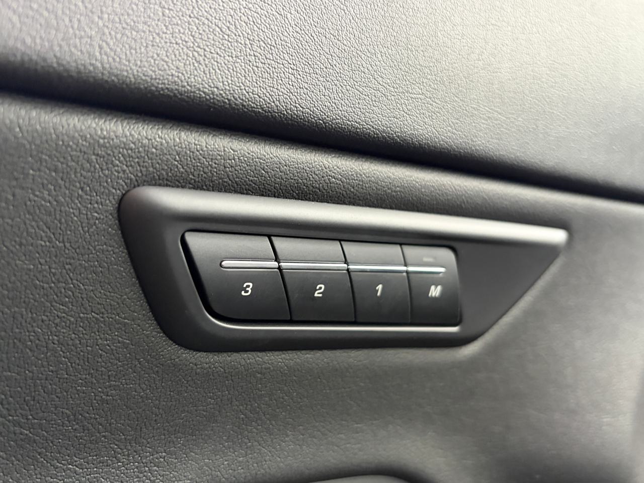 Jaguar E-Pace 1.5 P300e R-Dynamic AWD SE