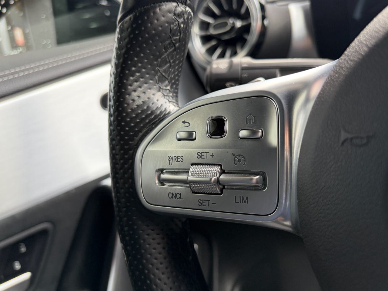 Mercedes A 250e Limousine AMG Line