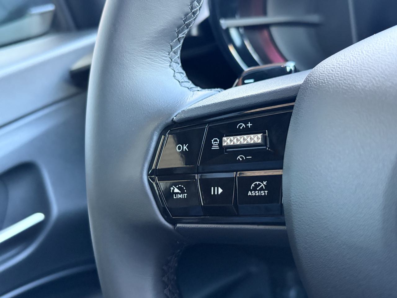 Alfa Romeo Junior 1.2 48V Hybrid Q4 Pack Tech Sky