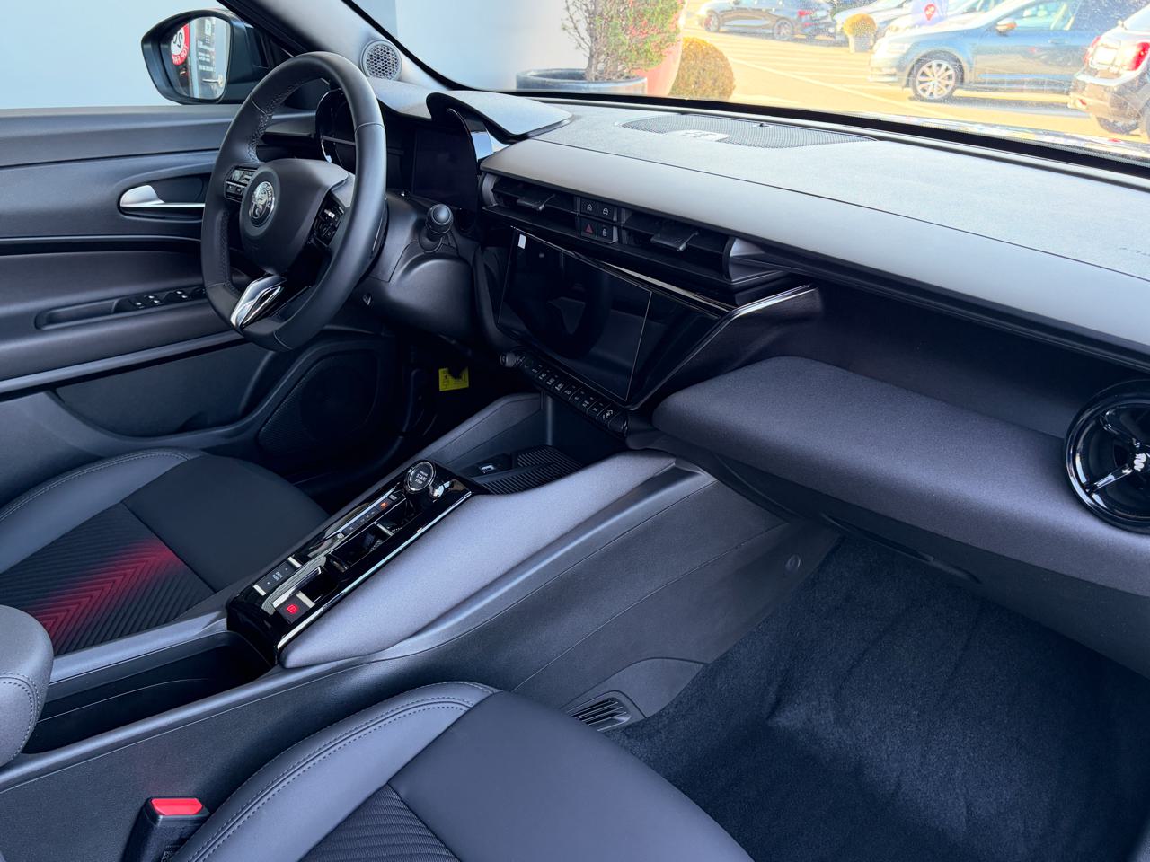 Alfa Romeo Junior 1.2 48V Hybrid Q4 Pack Tech Sky