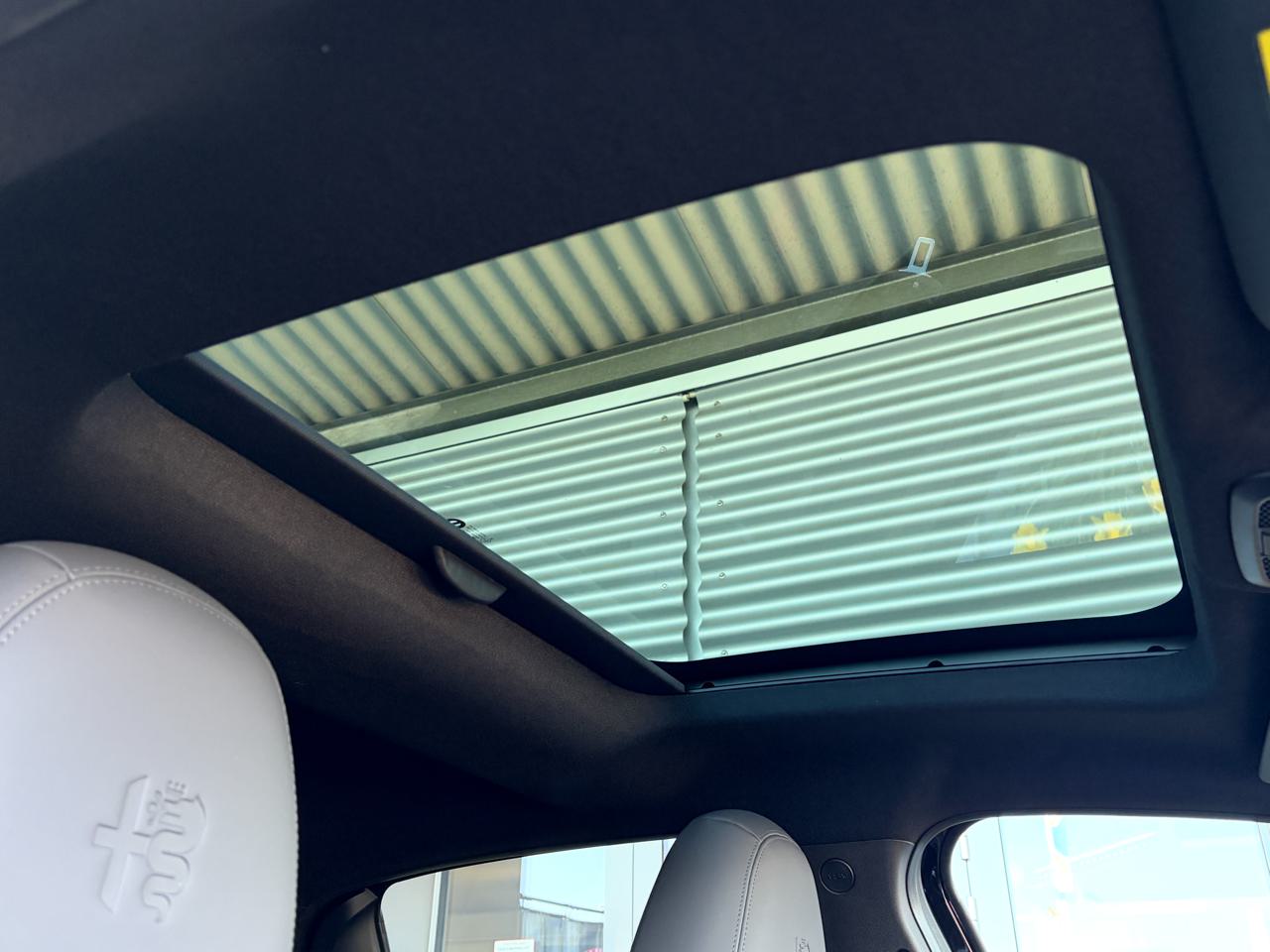 Alfa Romeo Junior 1.2 48V Hybrid Q4 Pack Tech Sky