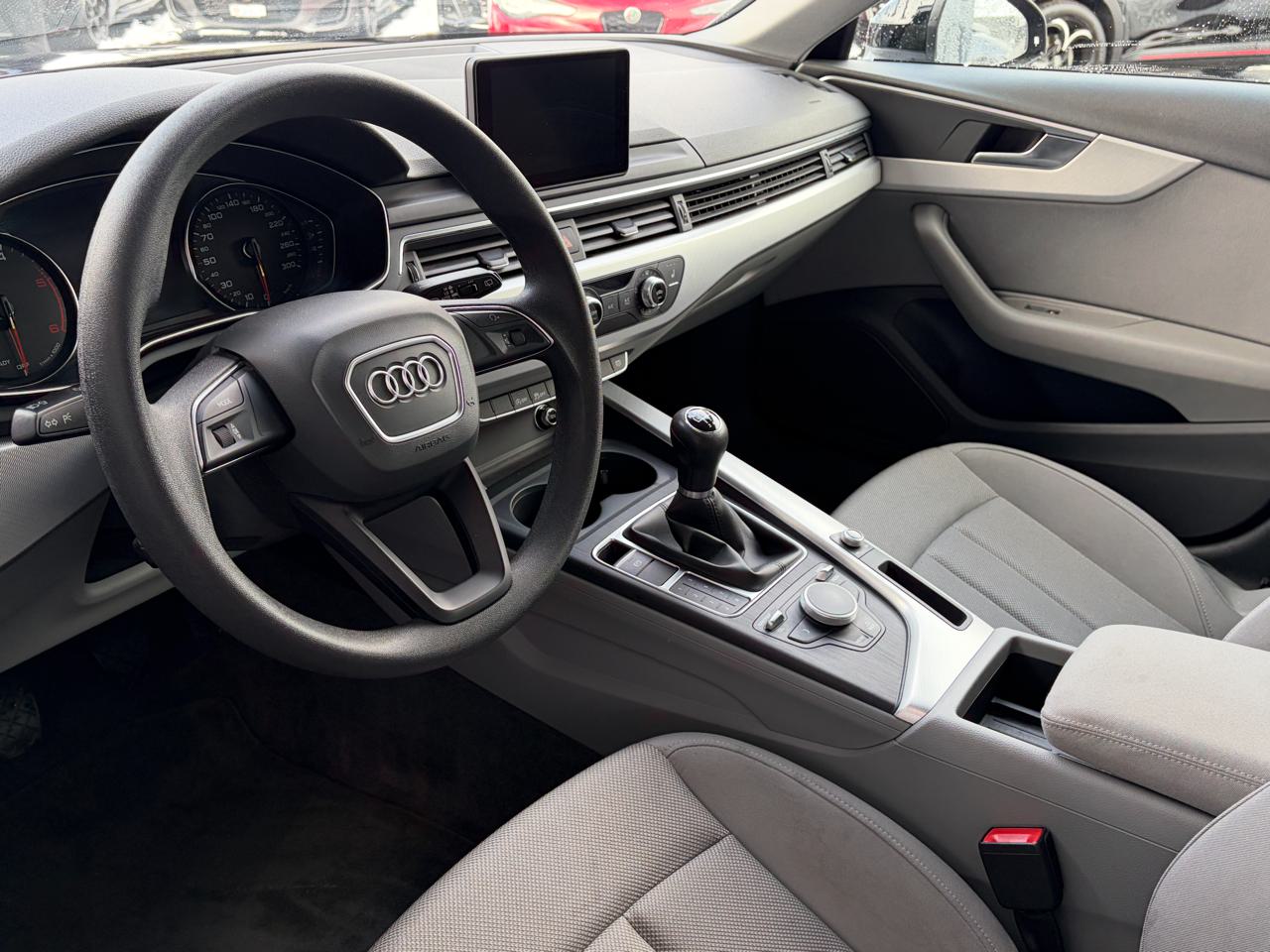Audi A4 Avant 2.0 TDi S line