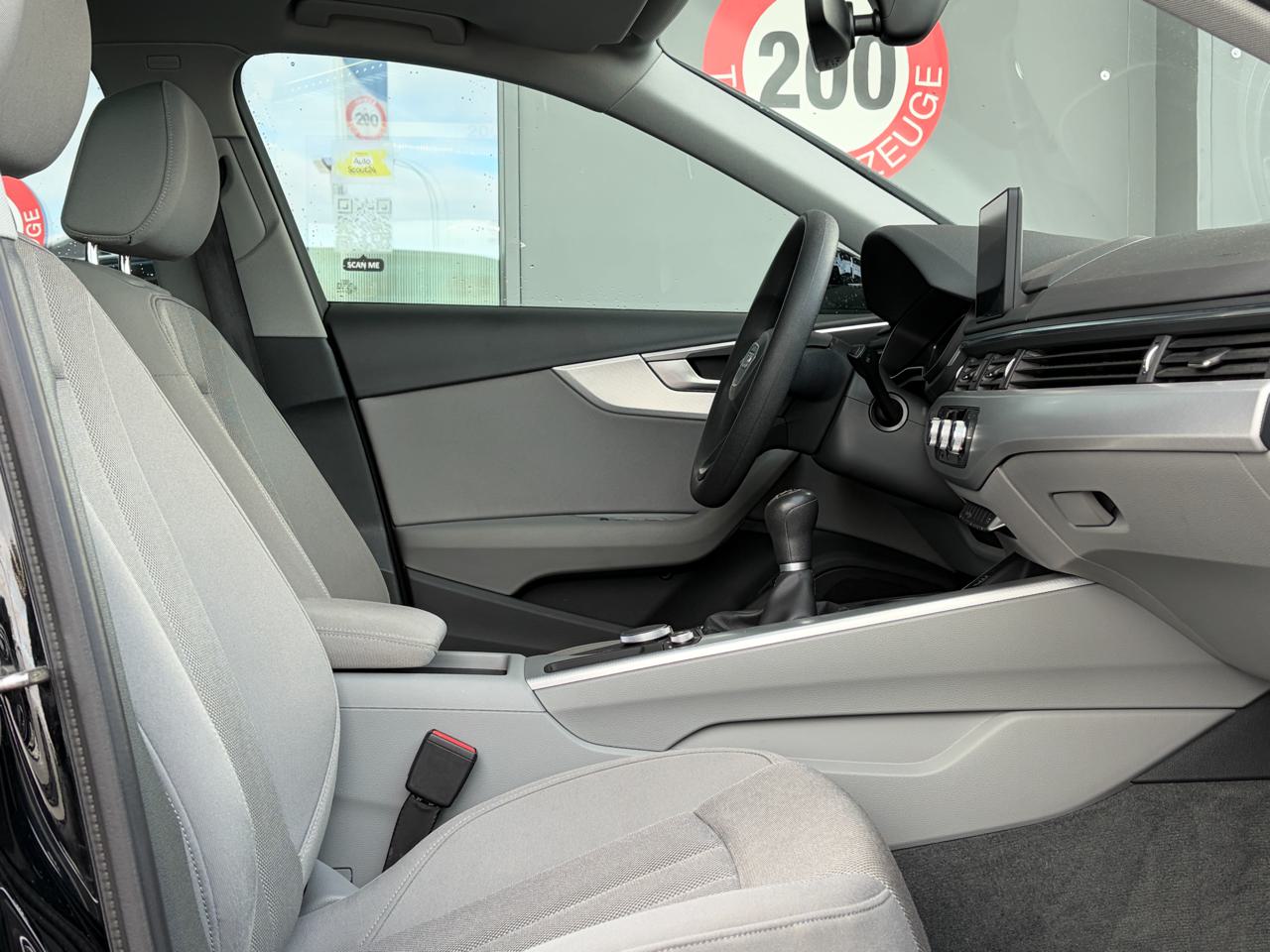 Audi A4 Avant 2.0 TDi S line