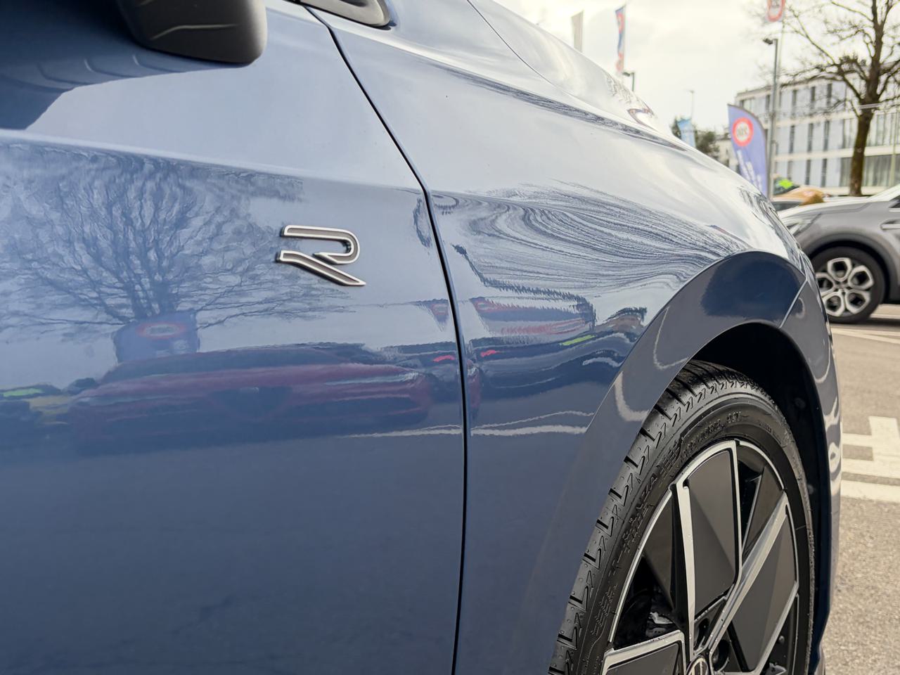 VW Golf VIII 1.5 eTSi mHEV R-Line