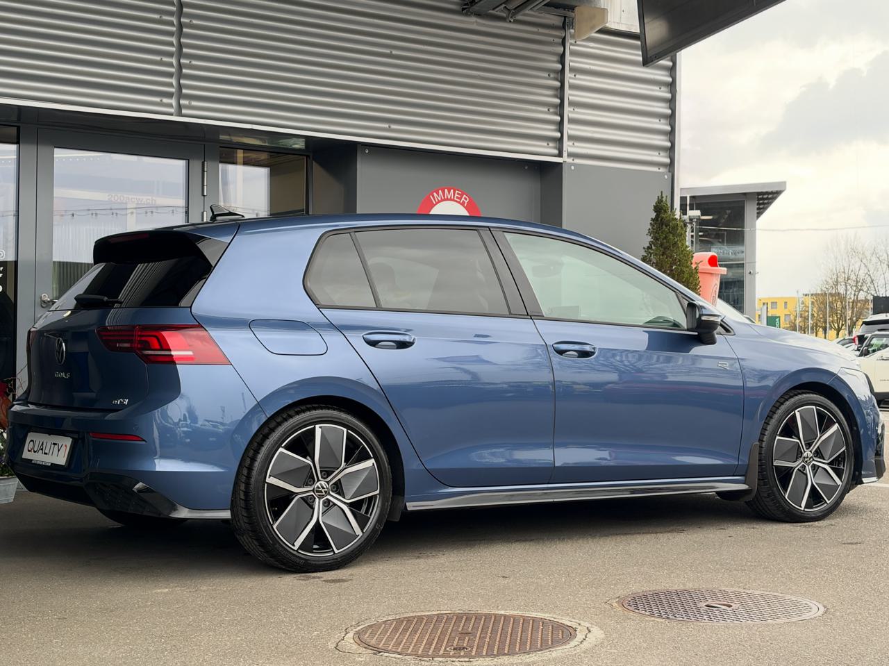 VW Golf VIII 1.5 eTSi mHEV R-Line