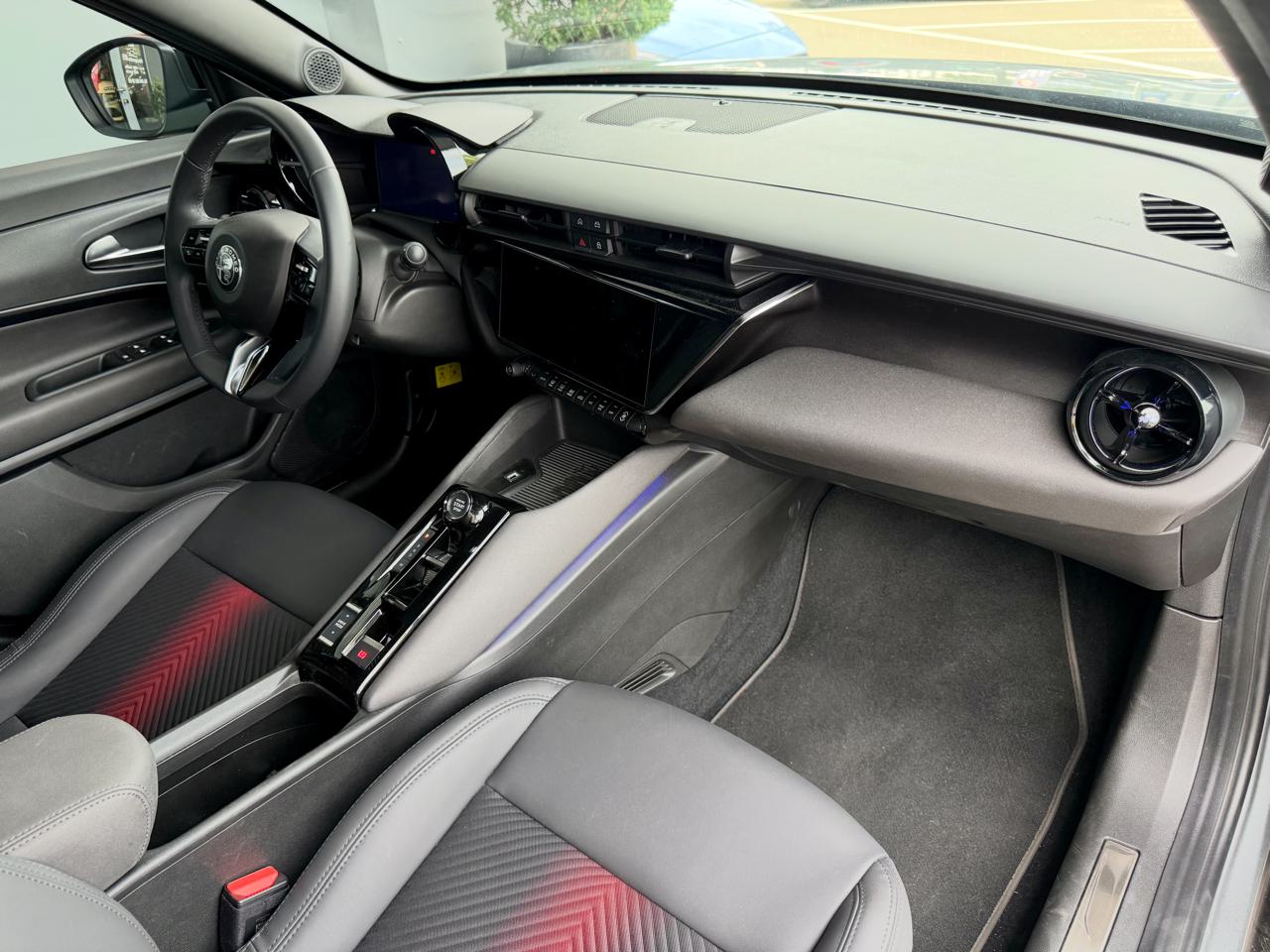 Alfa Romeo Junior 1.2 48V Hybrid Speciale