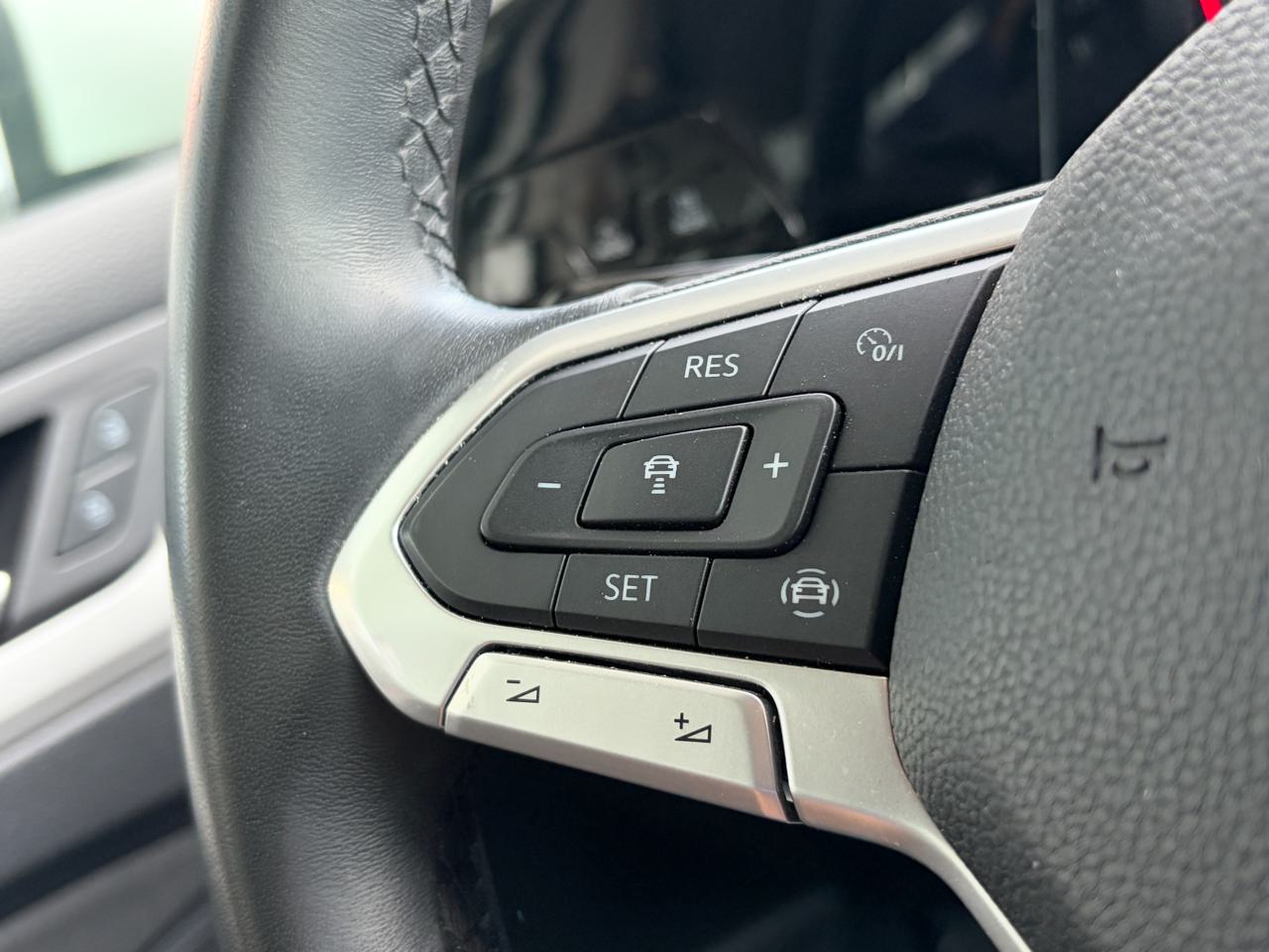 VW Golf VIII 1.0 eTSi mHEV ACT Life